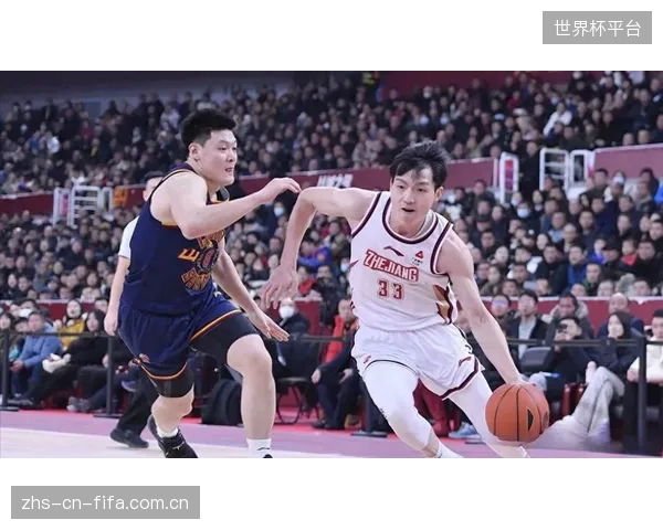 浙江队核心吴前的射程覆盖半场，他的不讲理三分时常能打乱对手的防守部署。